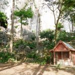 Wat-Tham-Khao-bos